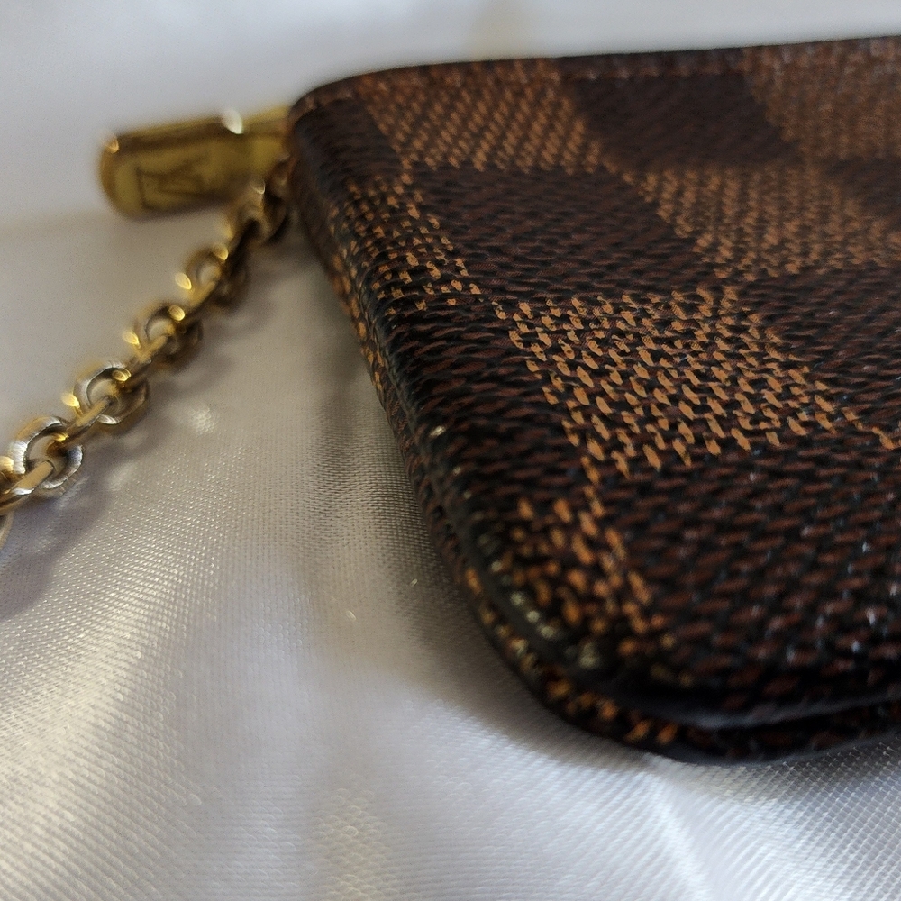 Authentic Louis Vuitton Damier Ebene Key Pouch - Picture 4 of 8